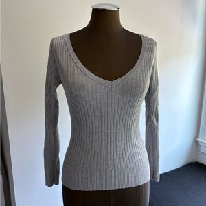 Stradivarius Gray V-Neck Sweater with Ribbed Knit